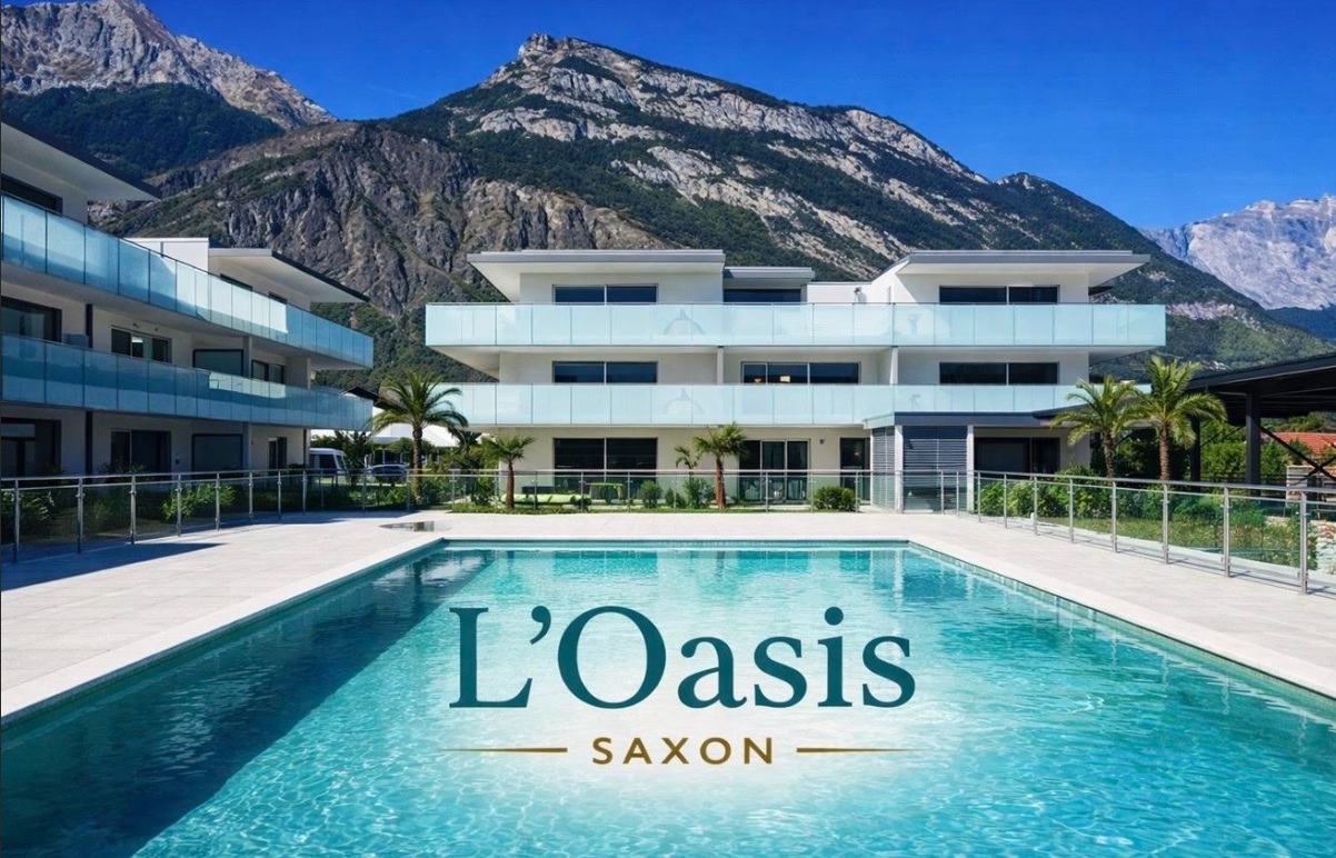 L’Oasis à Saxon, sa piscine et les montagnes